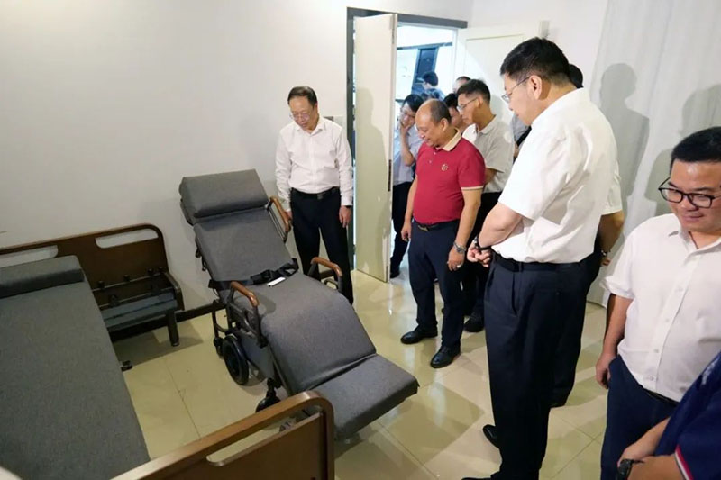 The Mayor of Foshan City, Bai Tao, Visited Yuteng Medical and Spoke Highly of It